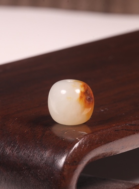 新疆和田玉籽料红皮白肉老型珠