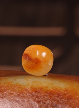 9mm天然新疆和田玉黄沁籽料单珠