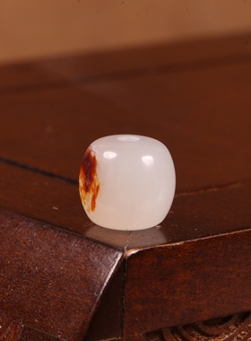 天然新疆和田玉籽料红皮白玉散珠