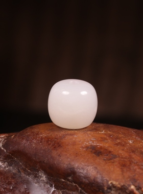 新疆和田玉籽料老型珠手串