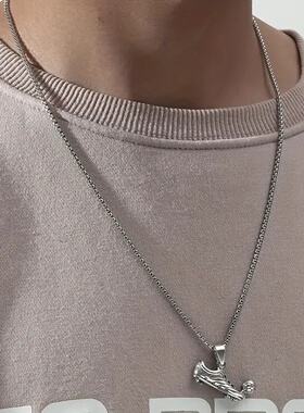 新款跨境钛钢项链足球鞋饰品男士吊坠街头运动风格嘻潮流个性饰品