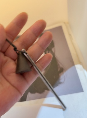 25新款小众设计感项链女款休闲气质木质三角方块吊坠长款毛衣链