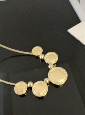 小众设计金色圆盘吊坠项链女百搭金属链条锁骨链配饰