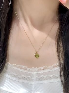 橄榄绿珍珠项链女ins气质高级感轻奢小众设计项链百搭显白锁骨链