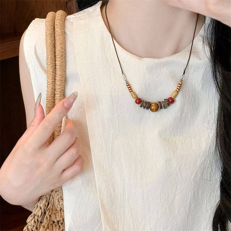 复古木质串珠吊坠项链女小众设计感民族风配饰时尚长款百搭毛衣链,淘宝优惠券,粉丝福利购,淘宝优惠卷
