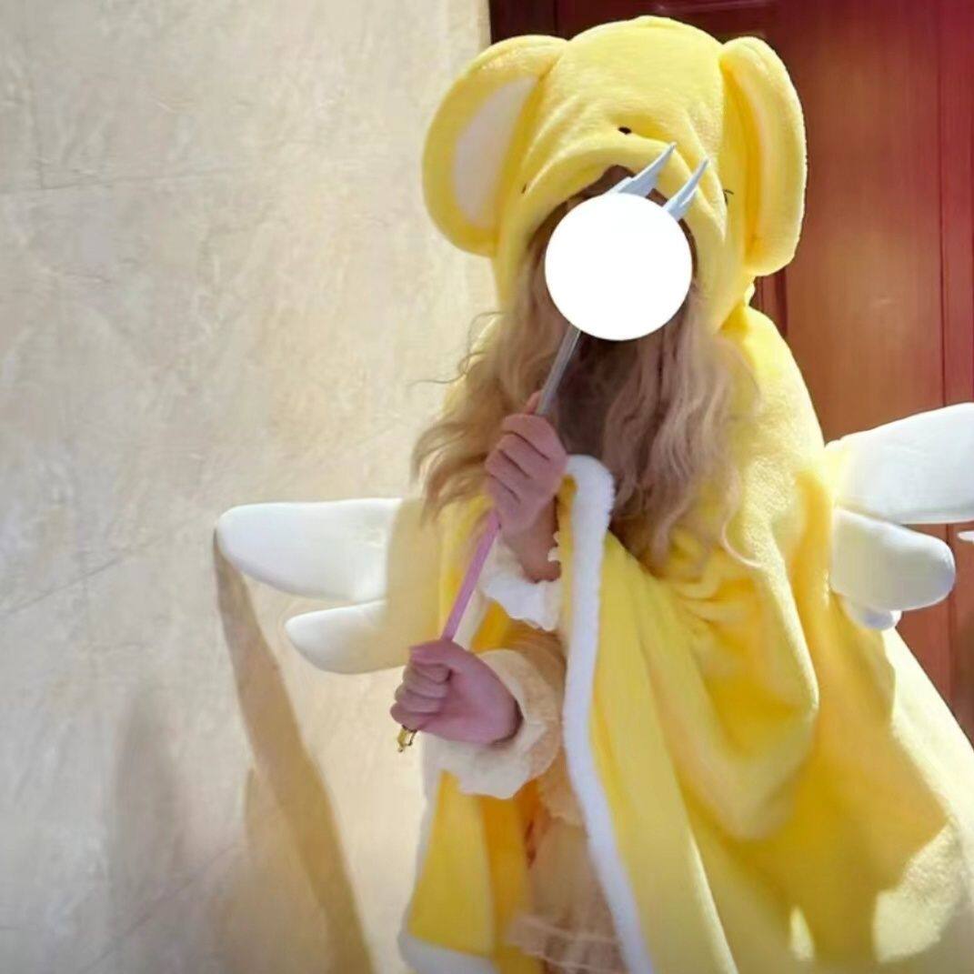 百变小樱小可办公室午睡毯抱枕二合一斗篷盖毯冬季加厚动漫披肩