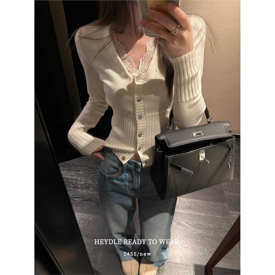 黑豆哼哼 韩女法则*v领蕾丝拼接针织衫女春秋季修身显瘦内搭上衣,淘宝优惠券,粉丝福利购,淘宝优惠卷