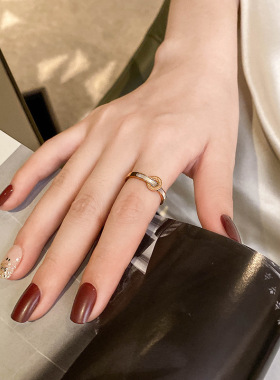 英国chrry koop版字母圆牌白贝壳母贝戒指18k玫瑰金冷淡风食指环