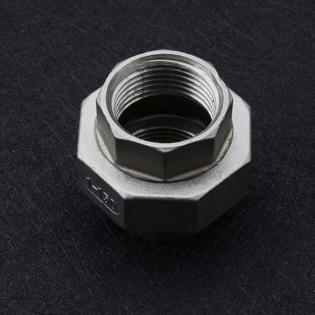 Stainless steel movable joints are connected directly to the water pipe joints