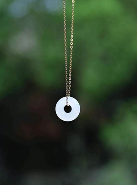 流行项链青白和田色玉平安环扣吊坠小号挂坠玉石小巧精致挂件配饰