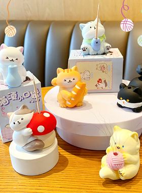 猫须小口袋卡通小猫咪公仔桌面摆件治愈系创意办公室工位装饰品