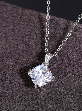Light Luxury Temperament Necklace Unique Design Four Claw