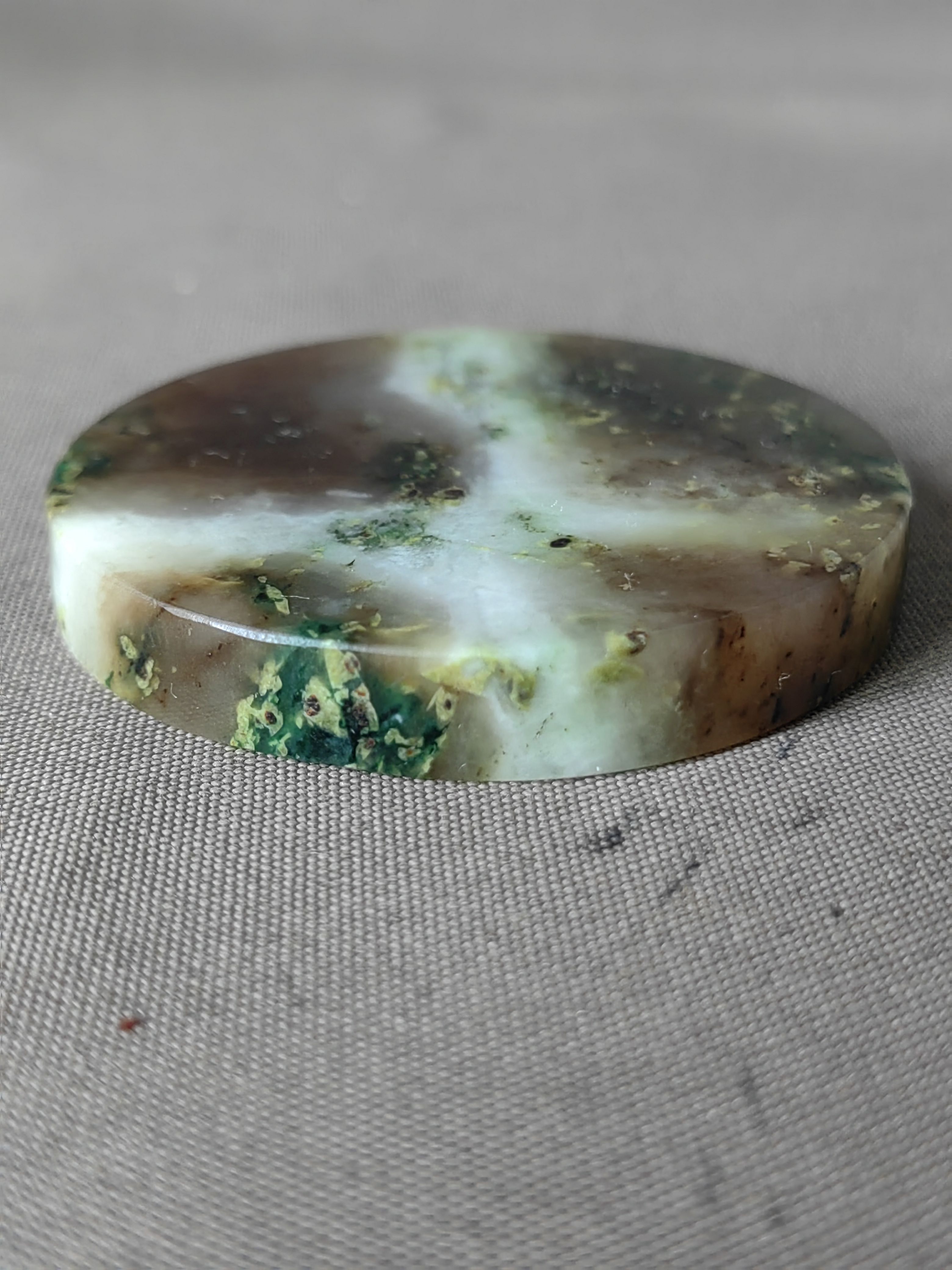 独玉收藏级冰底老水洞糖蓝绿十字平安无事牌，冰冰润润，三色为宝 - 图2