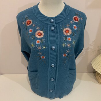 ເສື້ອຢືດ cardigan velvet ແບບຄົບວົງຈອນໃນໄວກາງຄົນແລະຜູ້ສູງອາຍຸ embroidered ແບບຕ່າງປະເທດເຄື່ອງນຸ່ງລະດູຫນາວຂອງແມ່ທີ່ອົບອຸ່ນບວກກັບ velvet ຫນາແຫນ້ນ sweater ຄໍຮອບ