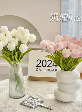 高级保湿手感郁金香花束手捧花ins仿真花束假花客厅摆件七夕礼物
