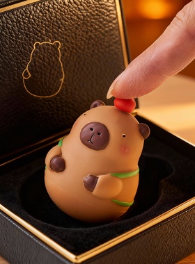 可爱卡皮巴拉毛绒桌面摆件