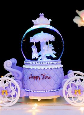 生日礼物小女孩的八音盒音乐雪景