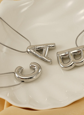 跨境新款钛钢胖乎乎银色光面26个英文气泡字母吊坠嘻哈项链锁骨链