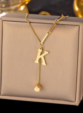 26个字母不褪色钛钢项链女小众设计简约方块吊坠锁骨链冷淡风颈链