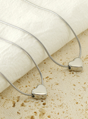 欧美不锈钢26个字母爱心项链高级感极简字母钛钢吊坠锁骨链女配饰