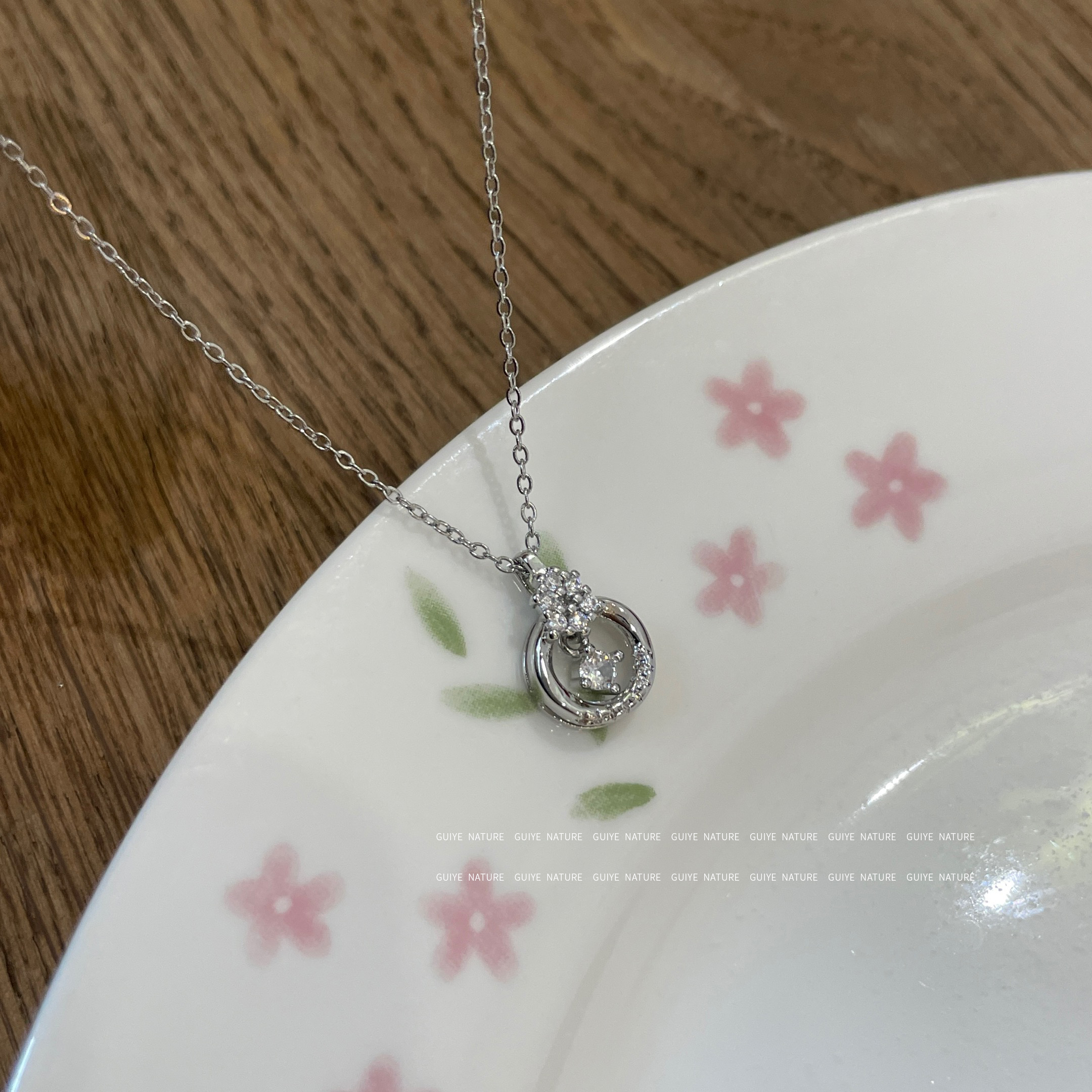 莫比乌斯圆环锆石项链女轻奢小众气质锁骨链简约百搭颈链配饰 - 图1