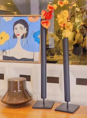 直筒中古风花瓶侘寂风摆件软装黑色花器新中式插花金属艺术装饰品