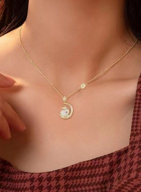 和田玉兔子项链女新款本命年玉兔吊坠轻奢小众月亮小兔子锁骨链