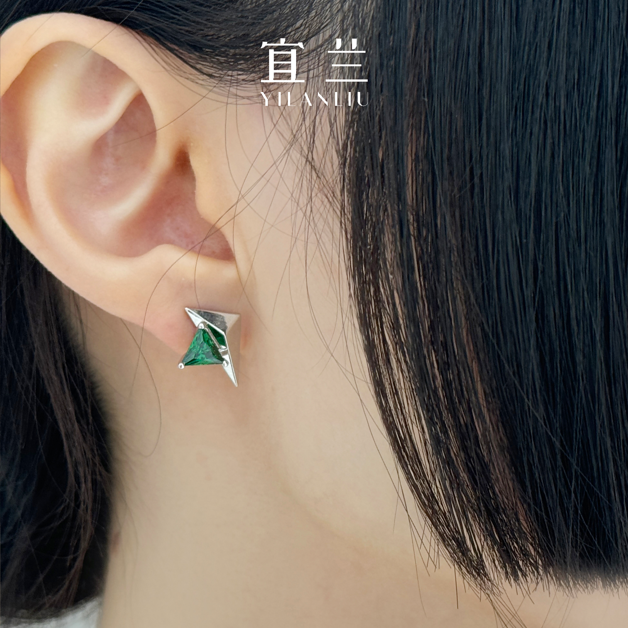 张云雷同款宜兰珠宝绿宝石耳钉不对称三角小巧精致个性节日礼物