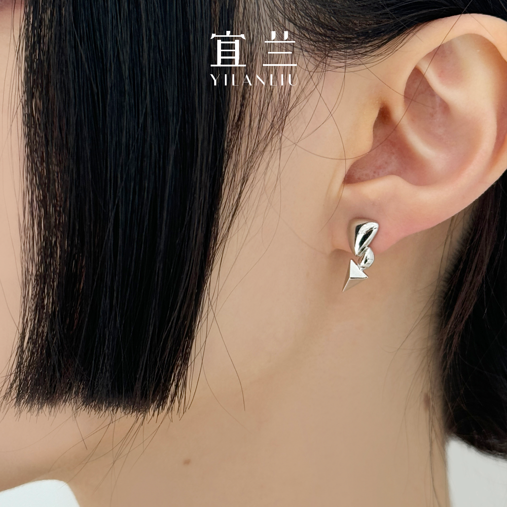 张云雷同款宜兰珠宝绿宝石耳钉不对称三角小巧精致个性节日礼物