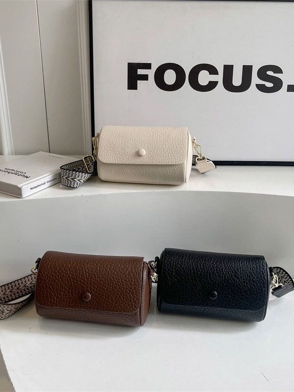 今年流行泡泡纹女包2024新款质感女士单肩斜挎包春夏宽肩带圆筒包,淘宝优惠券,粉丝福利购,淘宝优惠卷