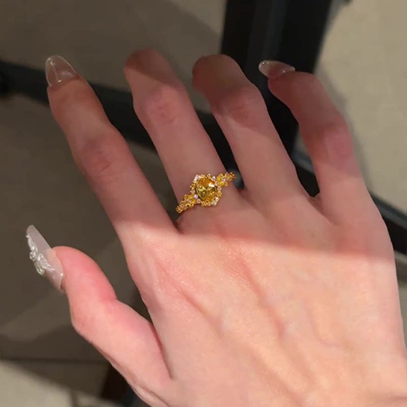 Flashing pigeon egg ring for women with niche design and high-end feel