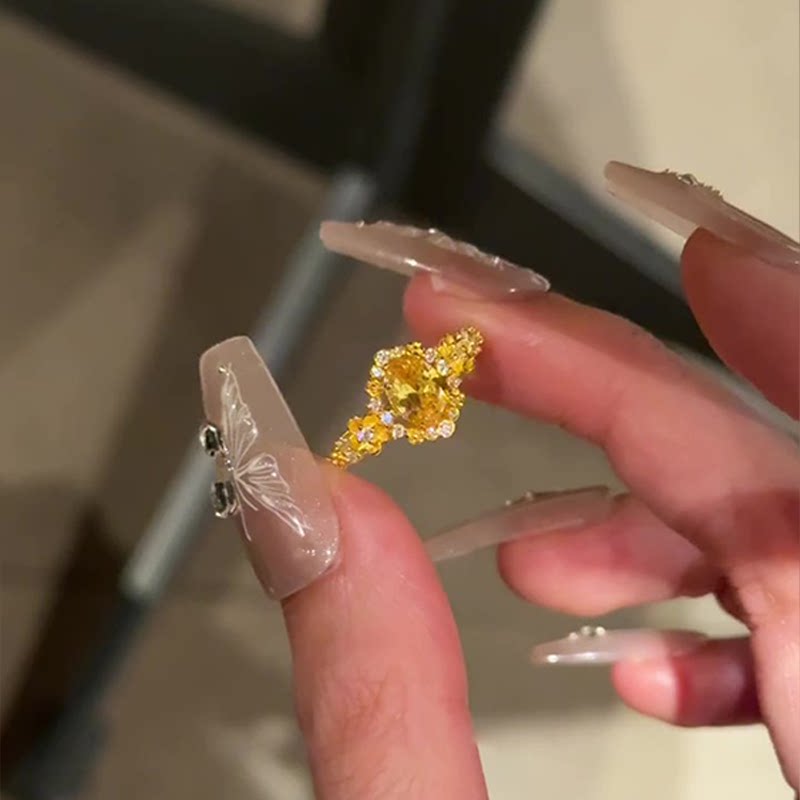 Flashing pigeon egg ring for women with niche design and high-end feel