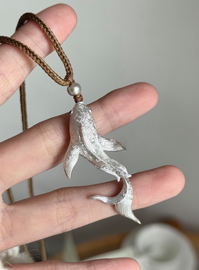 银色花纹锦鲤吊坠项链女2026新款