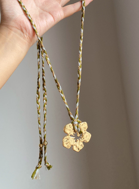 花朵长款项链女2025新款轻奢小众