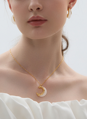 盐岛熔蜡玉石弯月白玉项链高级感轻奢小众毛衣链配饰女金色锁骨链