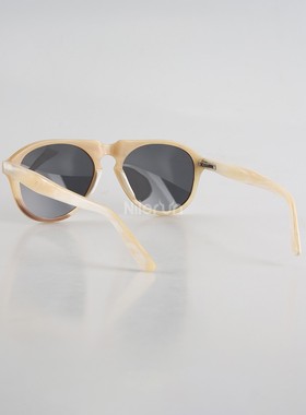 白色牛角飞行员式墨镜摆拍扮酷旅行开车蛤蟆镜椭圆偏光太阳眼镜