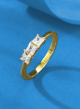 辉之翼珠宝 s925银戒指女轻奢小众3mm三石排钻款戒指直播