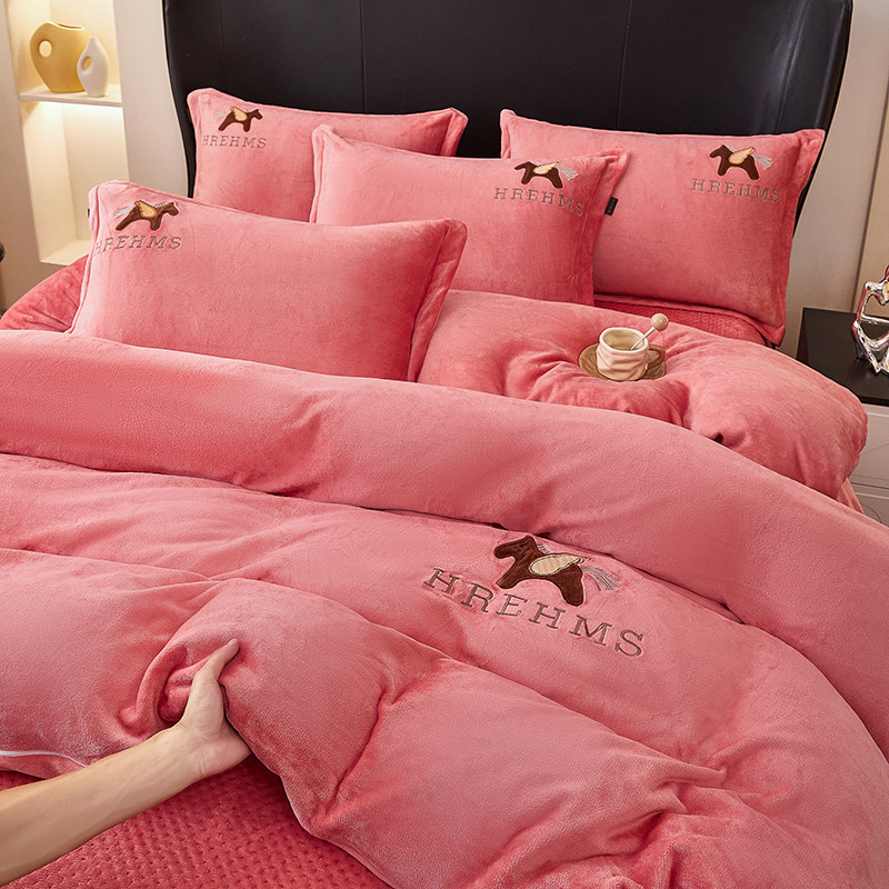 A类冬季加厚牛奶绒床盖刺绣款四件套双面绒床盖可机洗