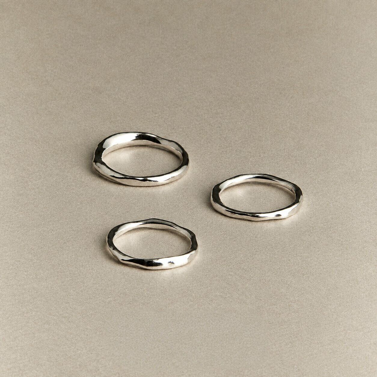 Minimalist style forged irregular silver plain ring, female niche design, stackable index finger ring, cool feeling ring
