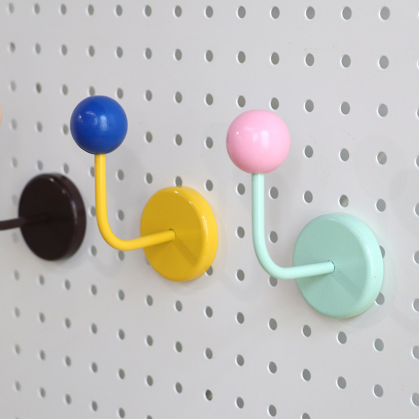 Colorful creative dopamine magnetic hook multi-function
