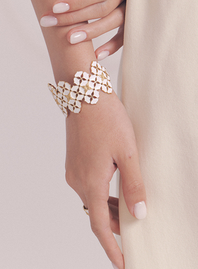 HERBE合璧 白瓷柿蒂纹样手镯中版东方白手工拉丝小众时尚气质女款