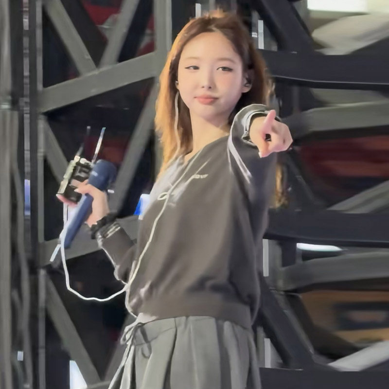 林娜琏同款V领灰色长袖针织衫女春可拆卸设计感上衣宽松套头毛衣 - 图2