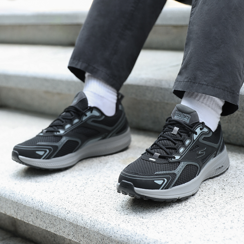  斯凯奇维岚跑步鞋