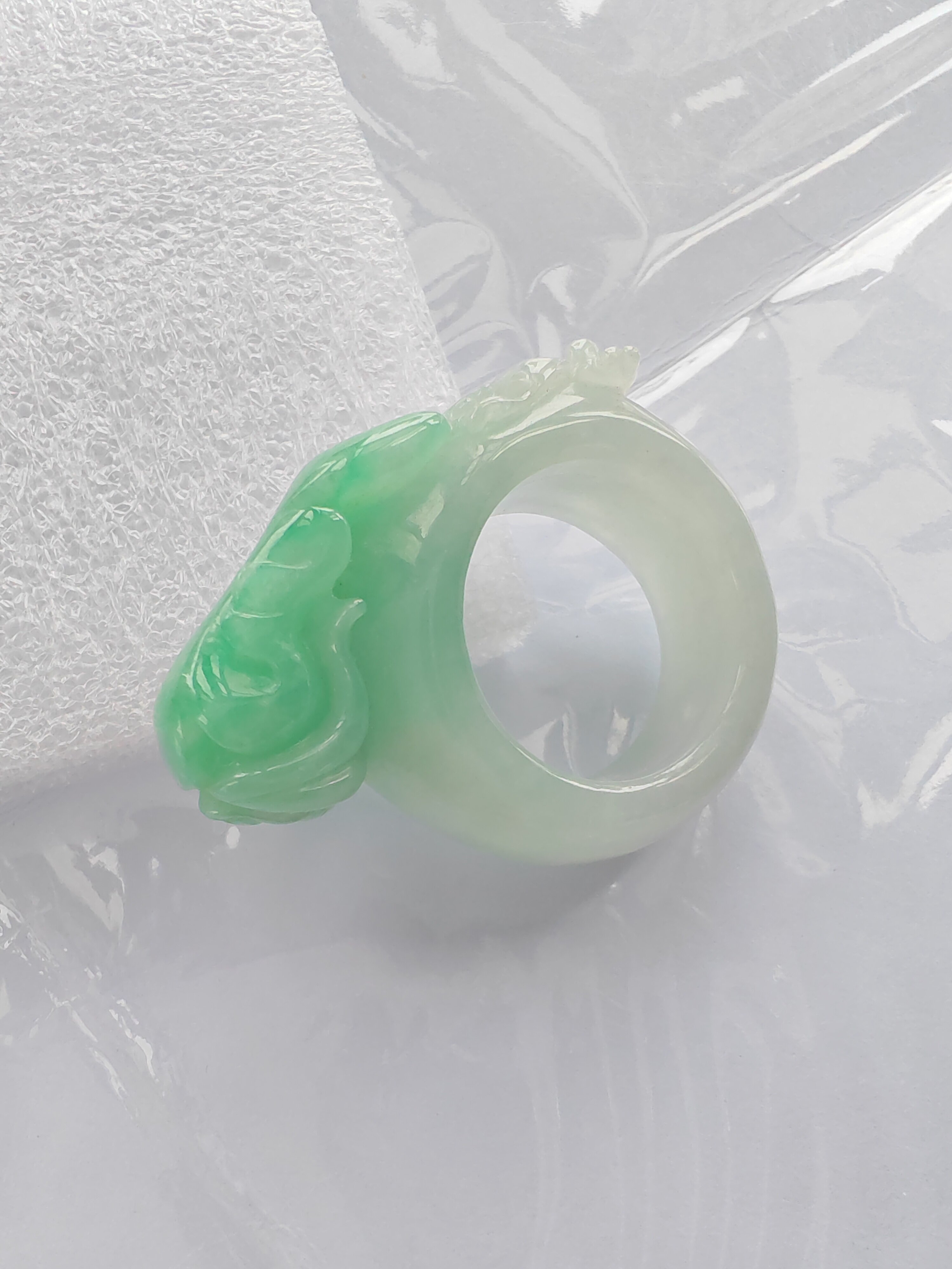 Natural jadeite A-grade Pixiu ring, green ice-transparent Burmese jadeite, men's finger ring, elegant and beautiful, great value