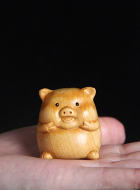 崖柏雕刻生肖猪可爱小猪