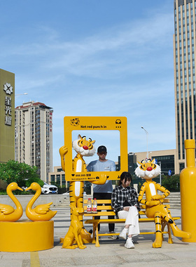 虎年吉祥物卡通玻璃钢抽象户外