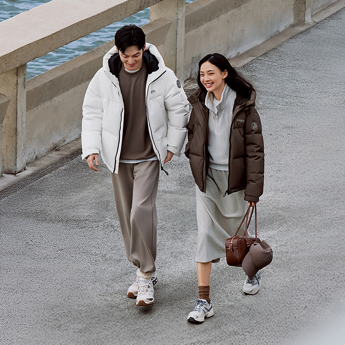 波司登2025新款冬季面包羽绒服女男情侣时尚运动加厚连帽保暖短款