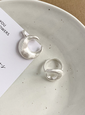 足银磨砂质感月亮戒指女