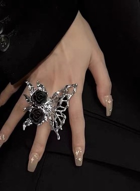 又纯又欲玫瑰蝴蝶戒指女开口可调节小众设计万圣节暗黑指环食指戒