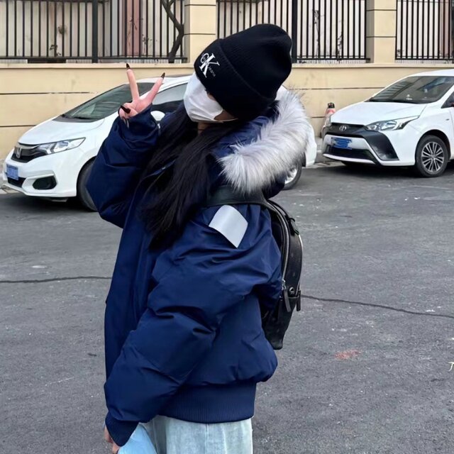 American retro couple thickened high-end feeling parked over trend